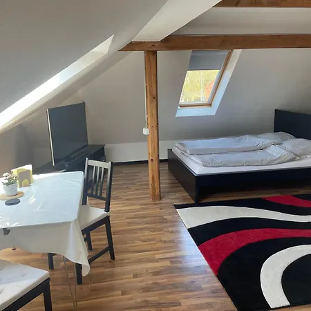 Weisses Apartmenthaus Am Kanal *