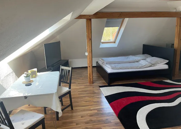 Weisses Apartmenthaus Am Kanal *
